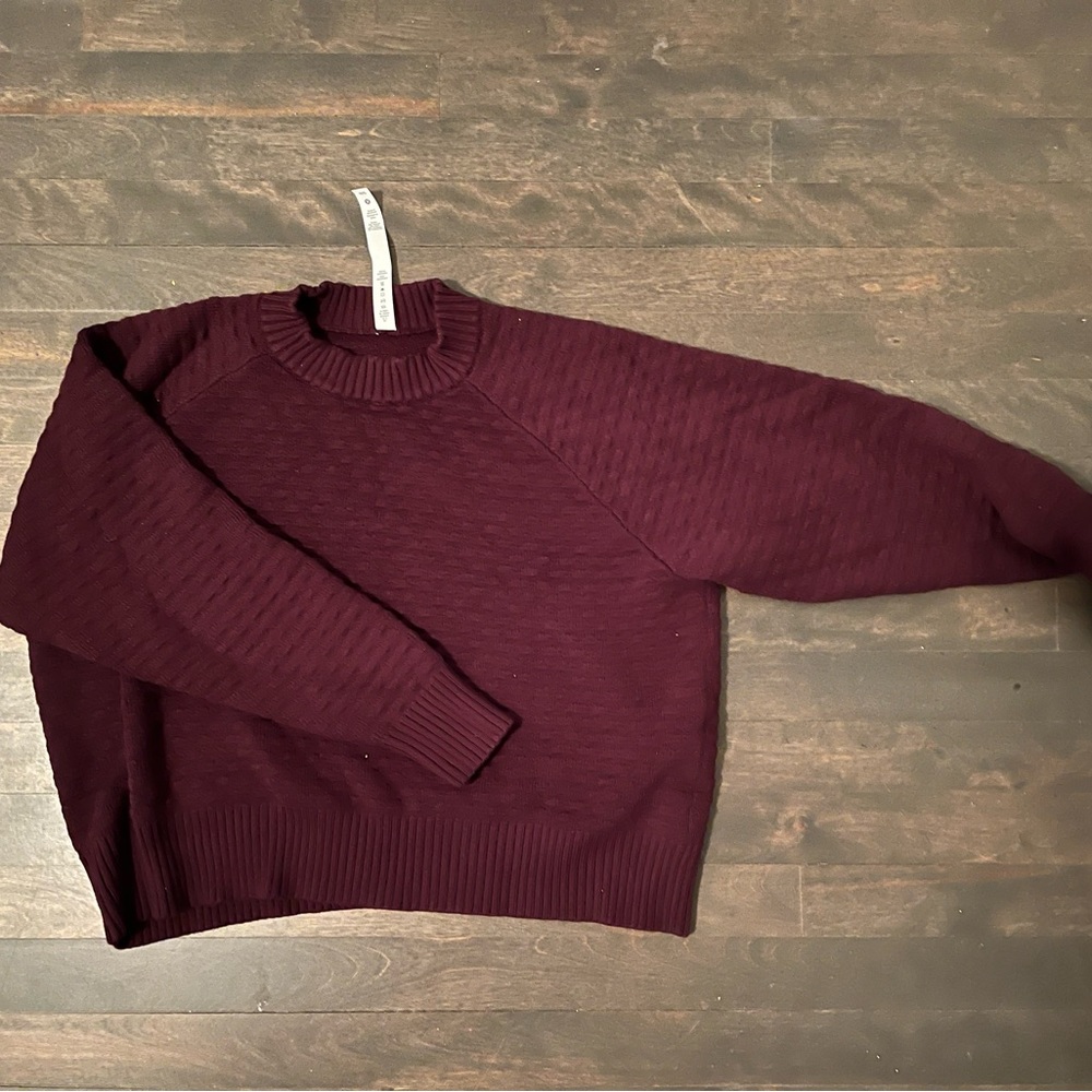 NWOT Lululemon sweater size M/L